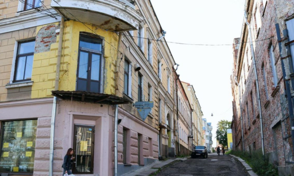У администрации города украли дом