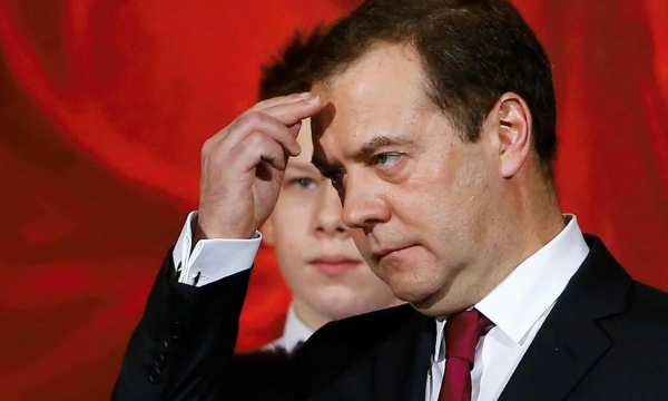 Медведев указал на беспрецедентный рост зарплат россиян